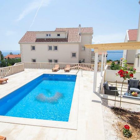 Apartments Sara 4 Бол Екстериор снимка