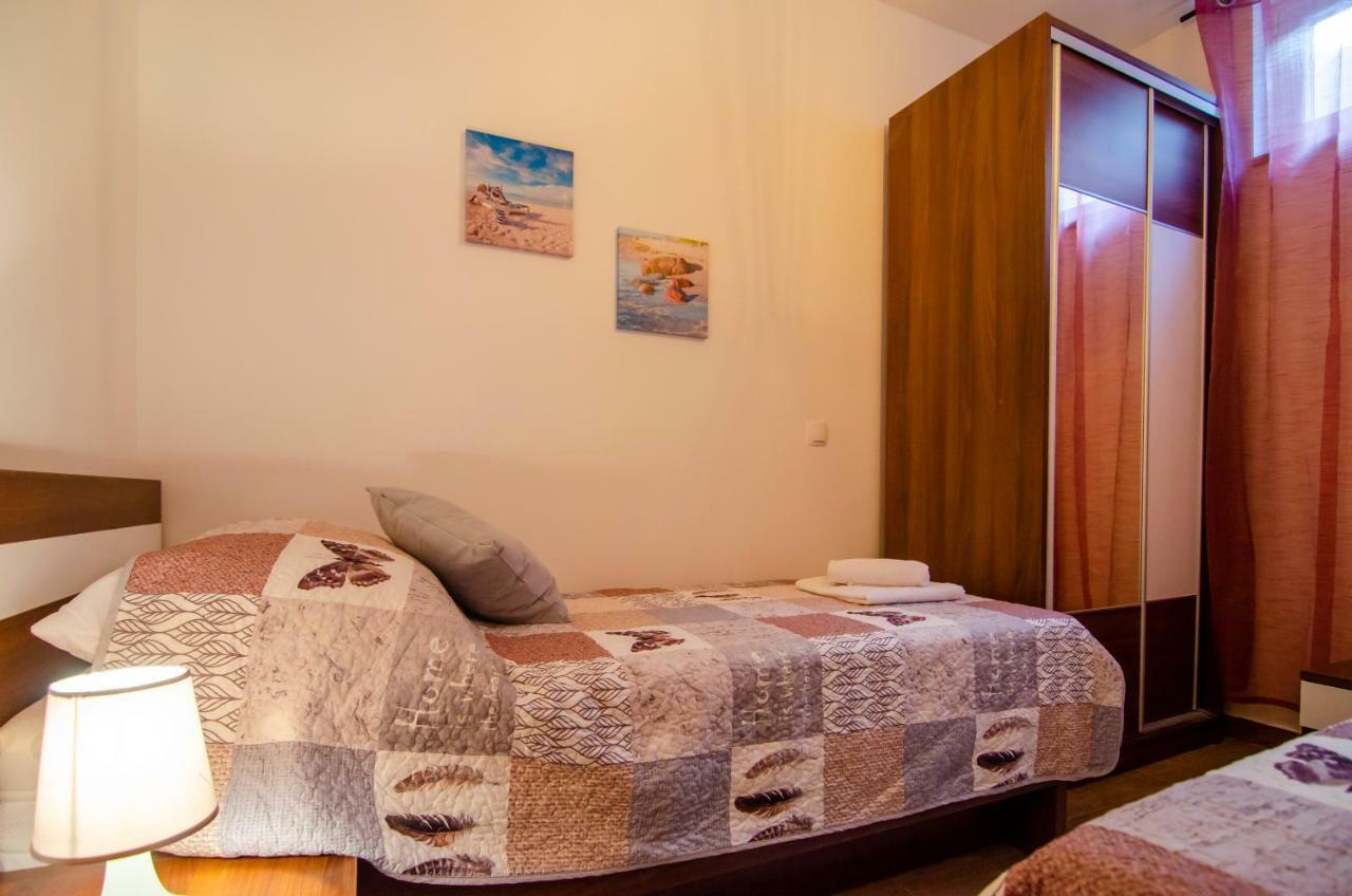 Apartments Sara 4 Бол Екстериор снимка