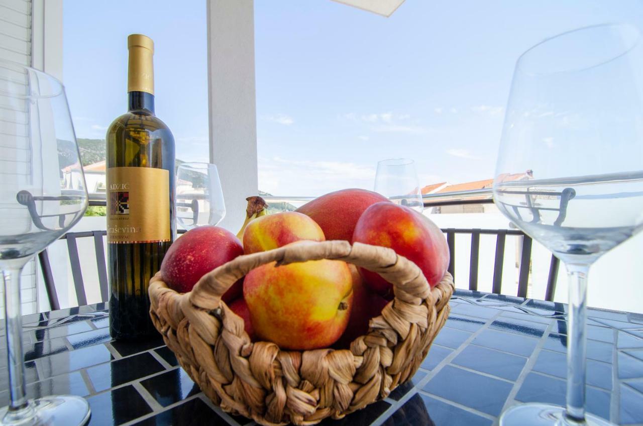 Apartments Sara 4 Бол Екстериор снимка