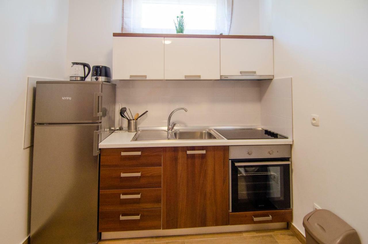 Apartments Sara 4 Бол Екстериор снимка