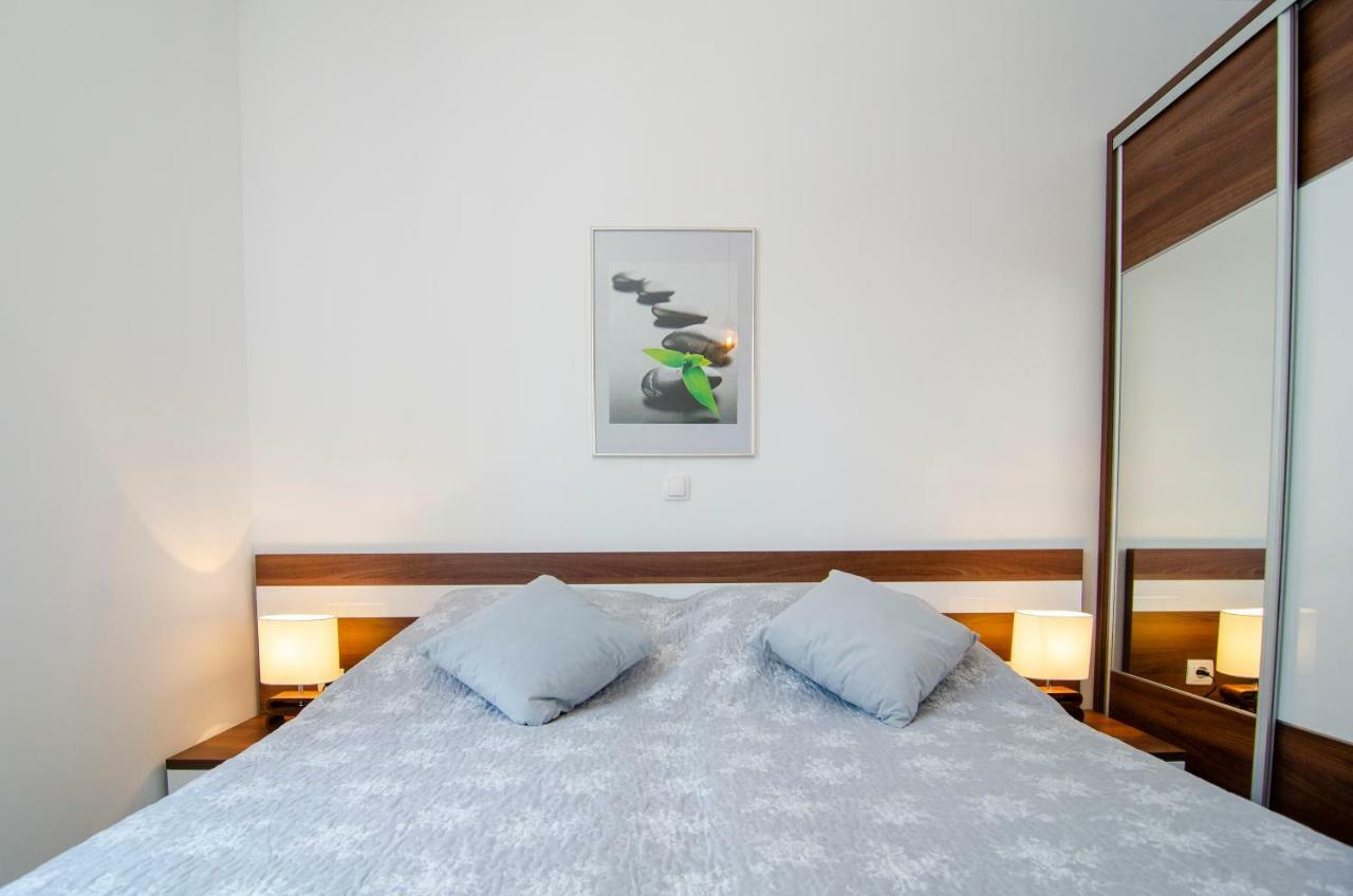 Apartments Sara 4 Бол Екстериор снимка