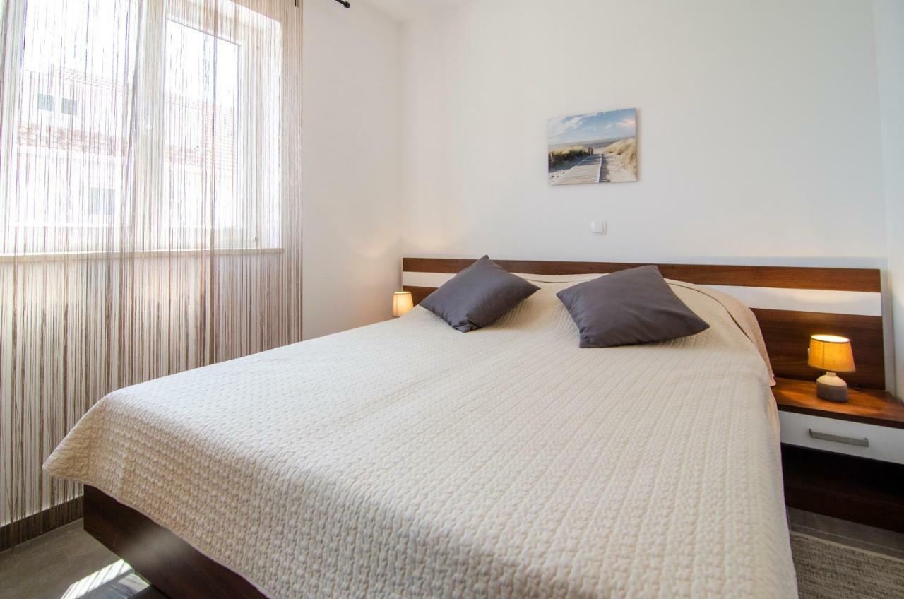 Apartments Sara 4 Бол Екстериор снимка