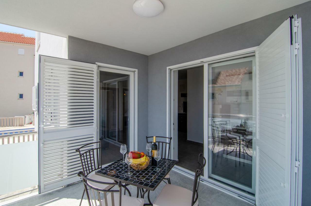 Apartments Sara 4 Бол Екстериор снимка