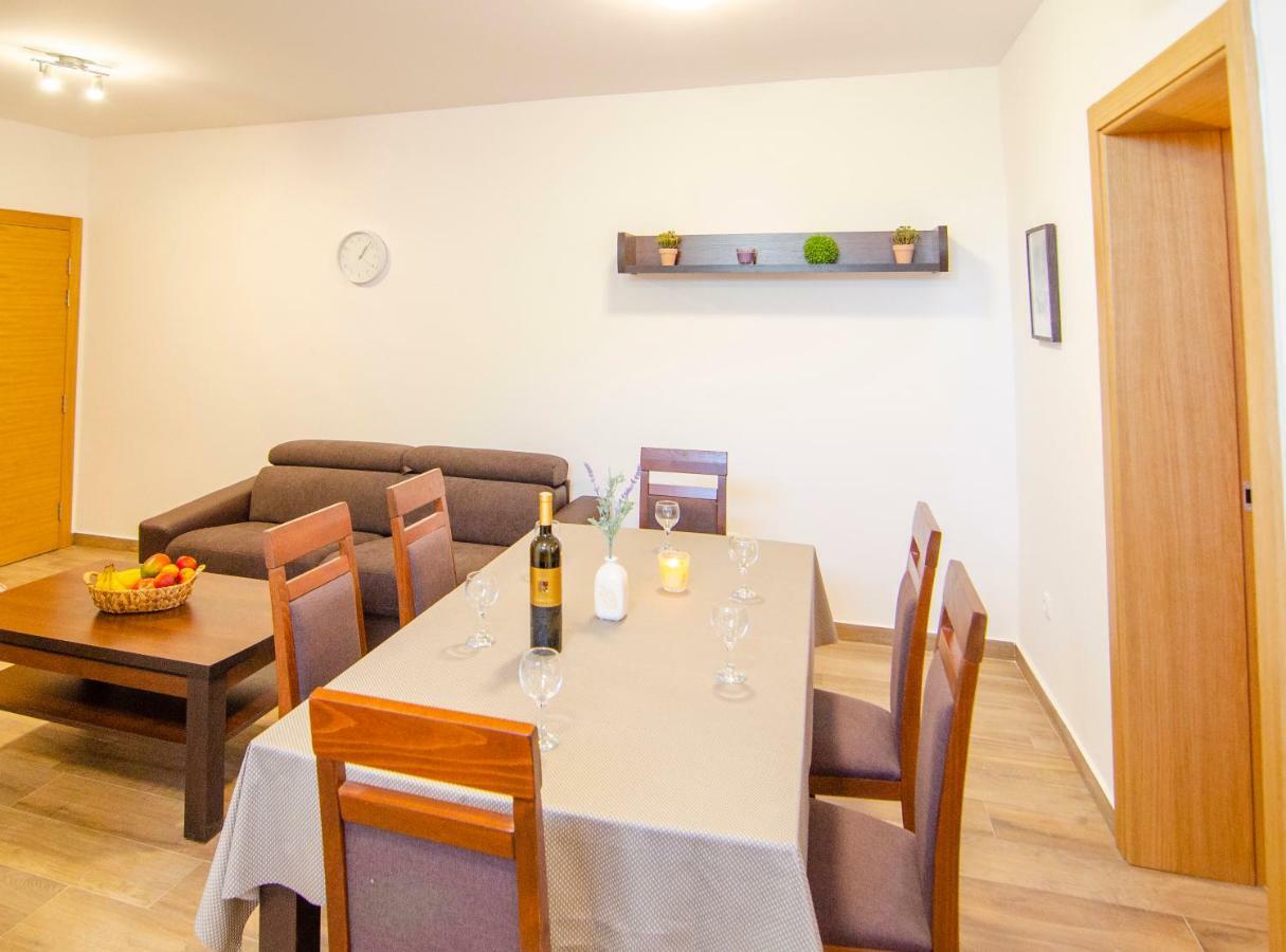 Apartments Sara 4 Бол Екстериор снимка
