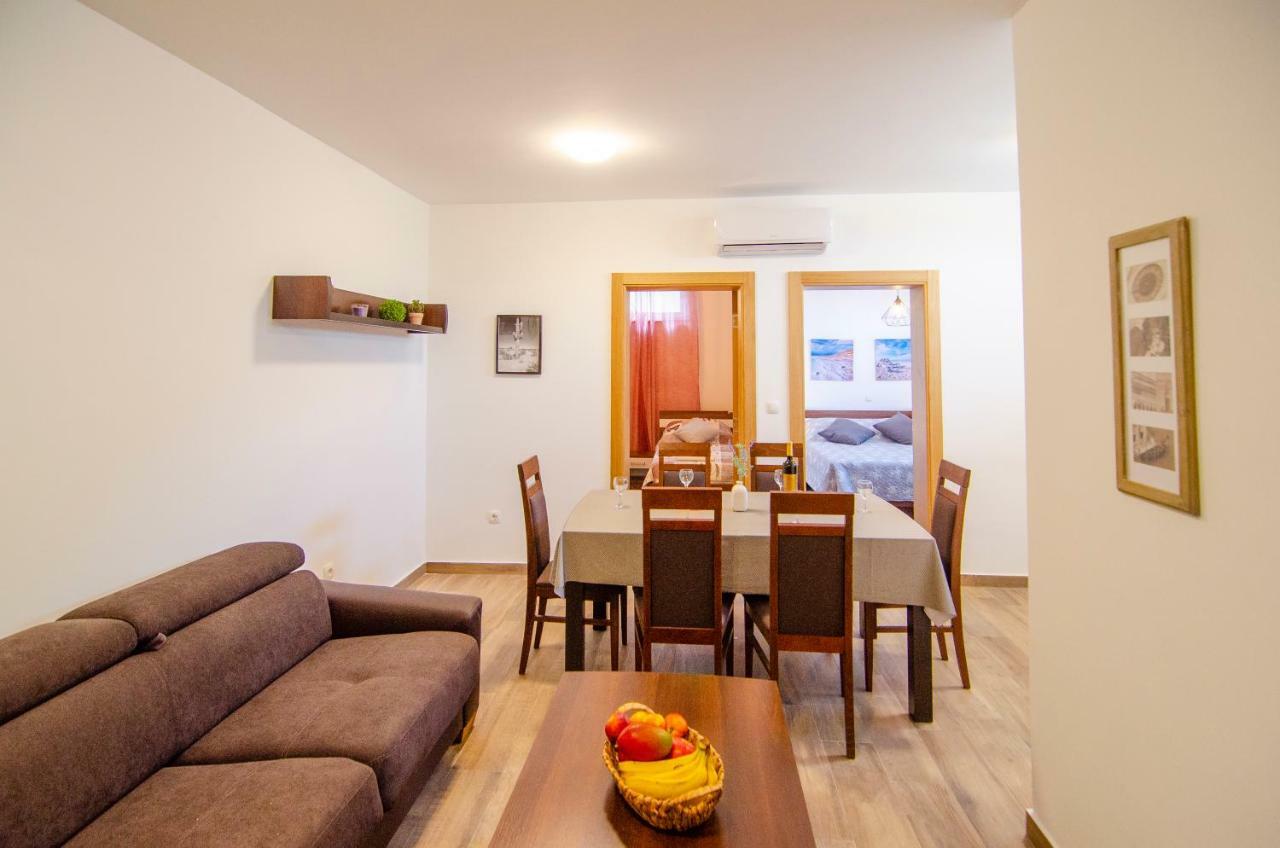 Apartments Sara 4 Бол Екстериор снимка