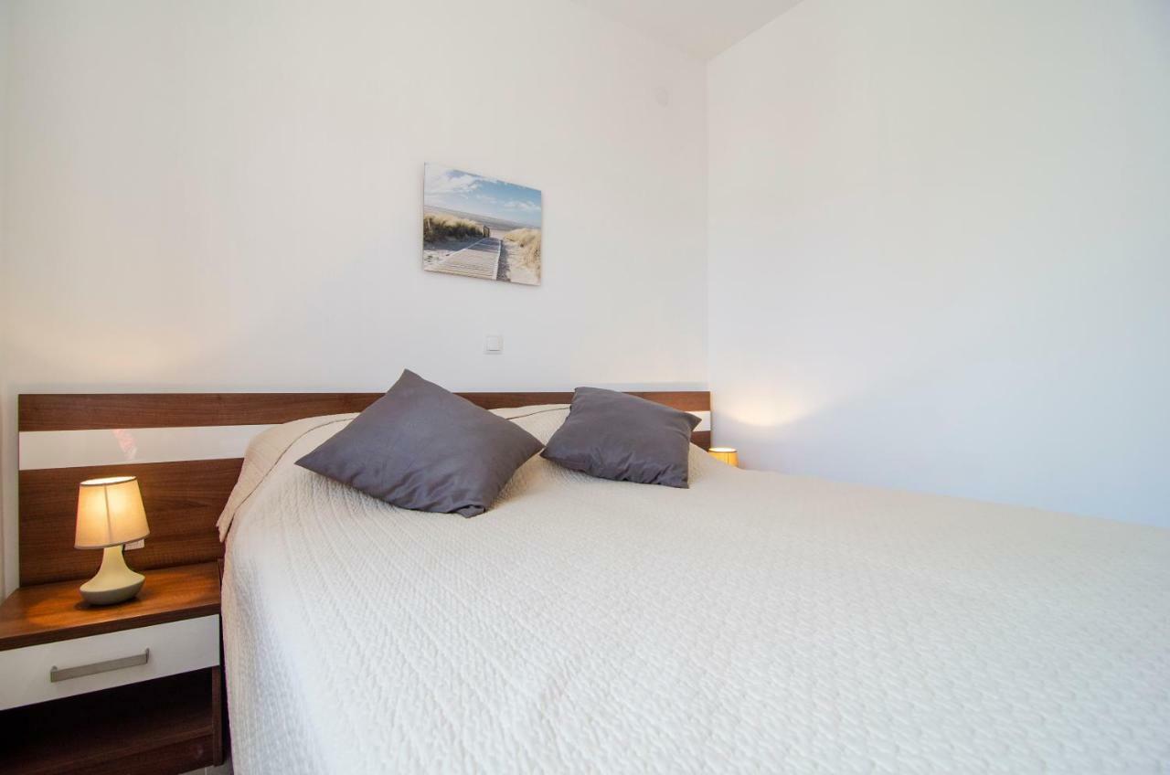 Apartments Sara 4 Бол Екстериор снимка