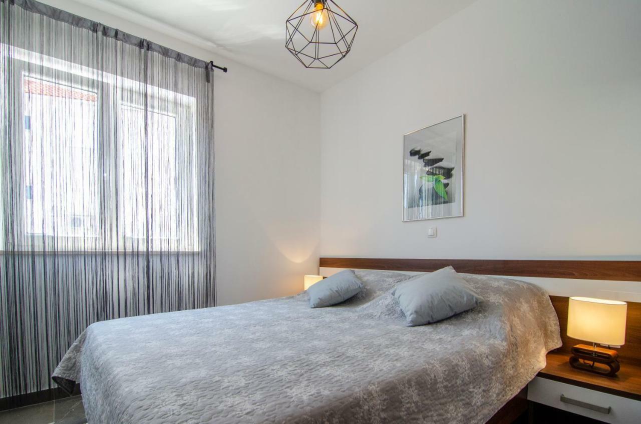 Apartments Sara 4 Бол Екстериор снимка