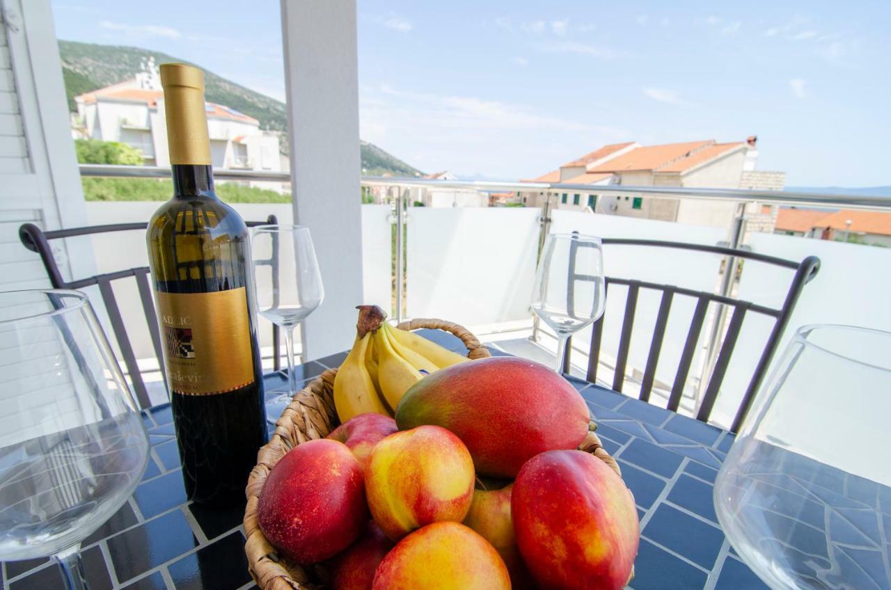 Apartments Sara 4 Бол Екстериор снимка