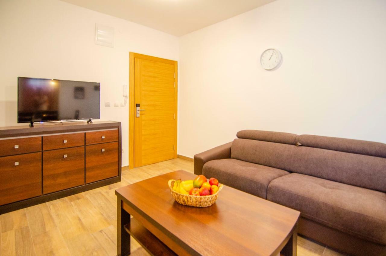 Apartments Sara 4 Бол Екстериор снимка