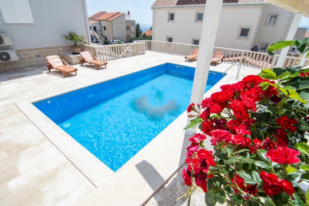 Apartments Sara 4 Бол Екстериор снимка