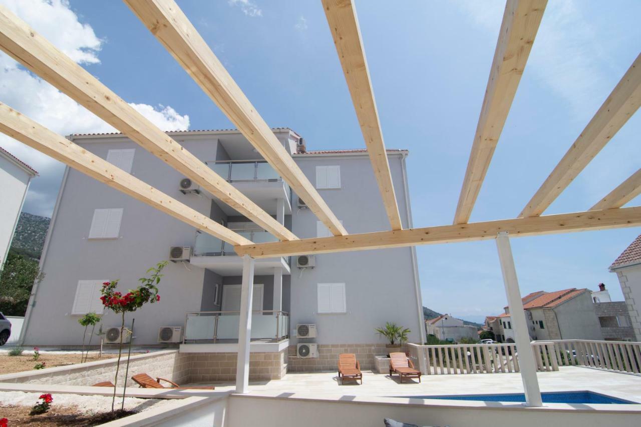 Apartments Sara 4 Бол Екстериор снимка