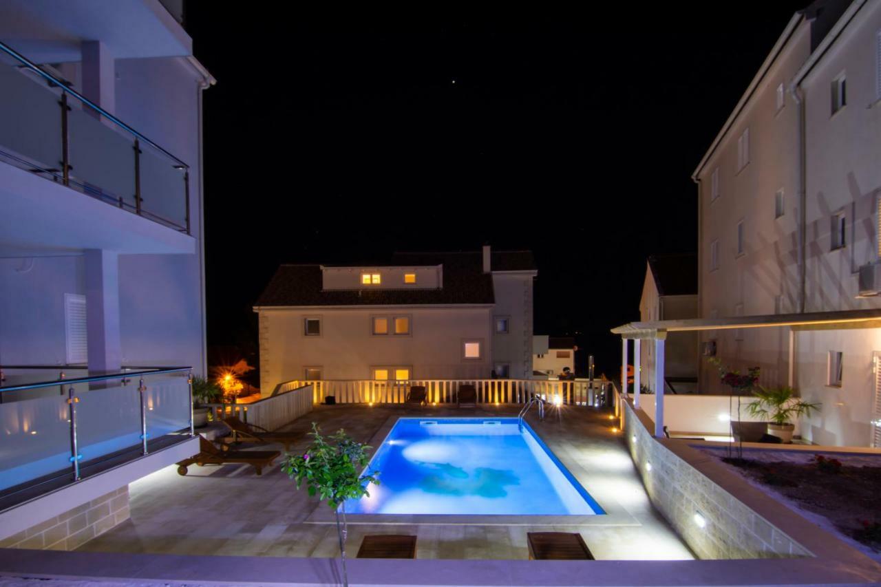 Apartments Sara 4 Бол Екстериор снимка