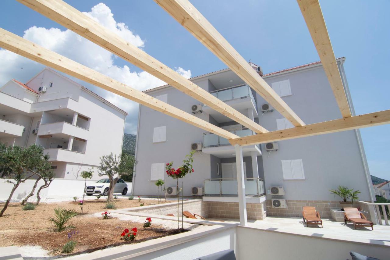 Apartments Sara 4 Бол Екстериор снимка
