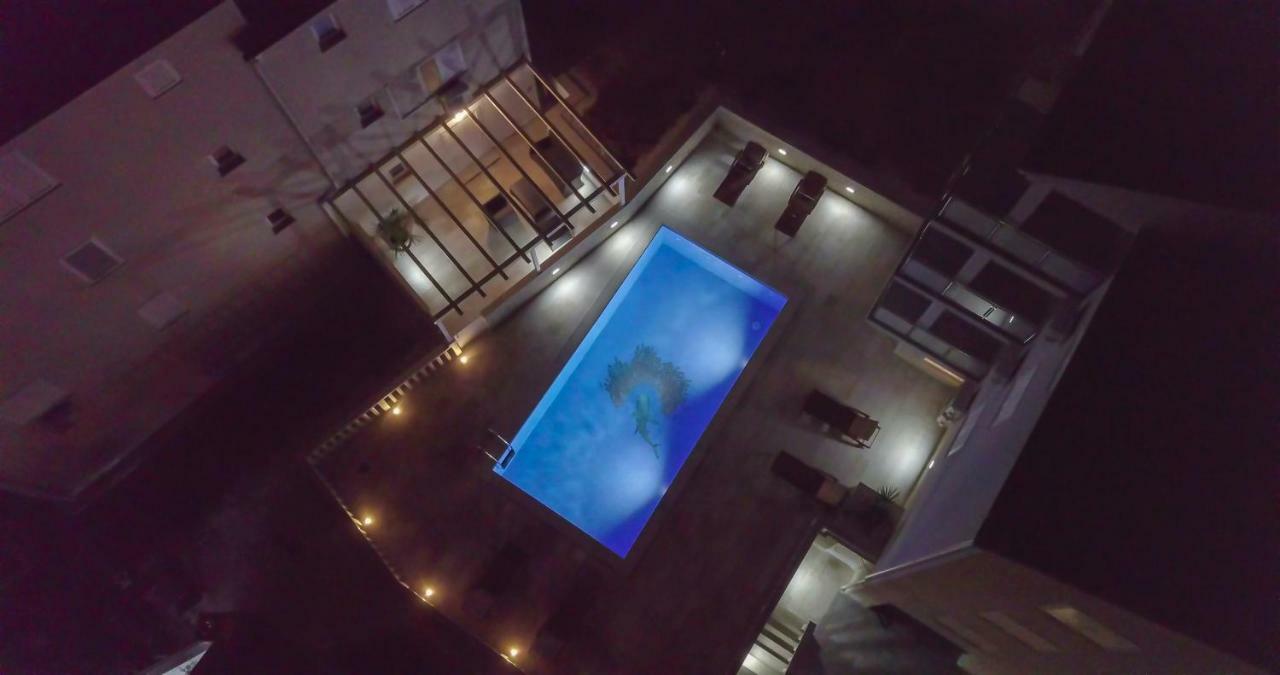 Apartments Sara 4 Бол Екстериор снимка