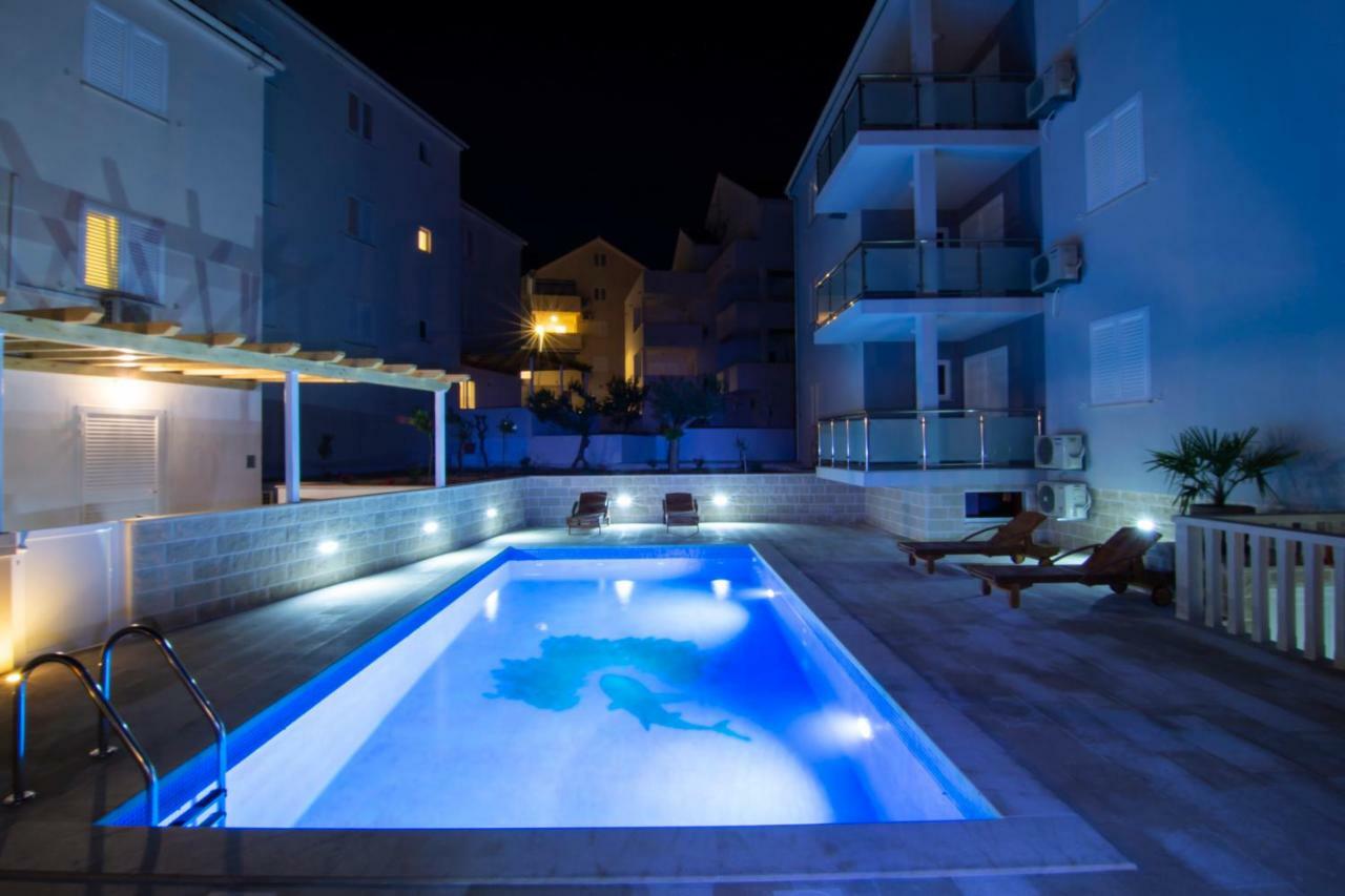 Apartments Sara 4 Бол Екстериор снимка