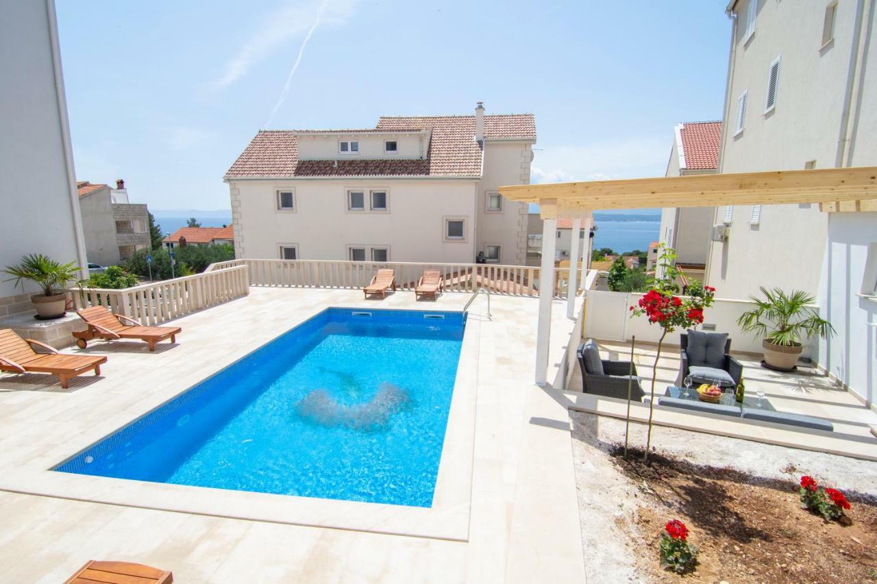 Apartments Sara 4 Бол Екстериор снимка