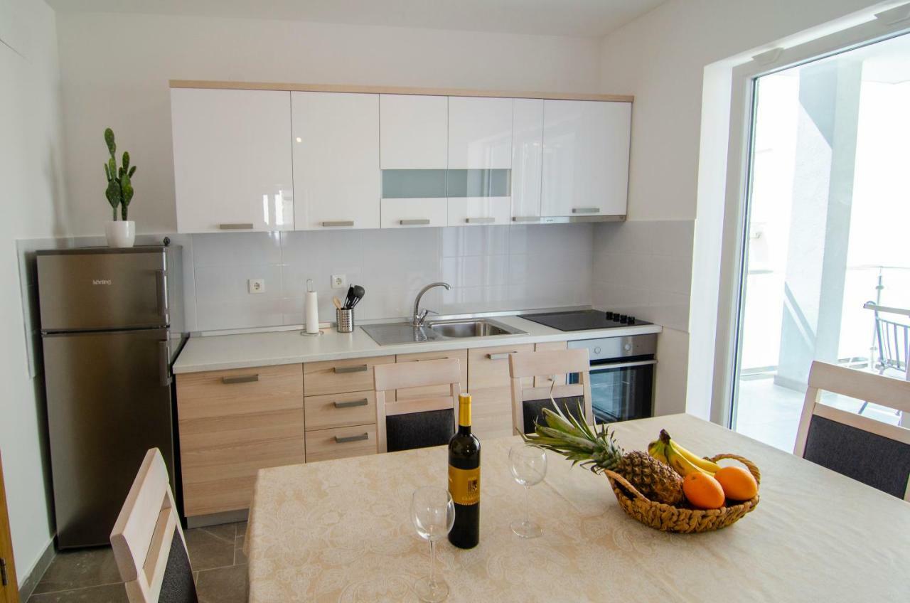 Apartments Sara 4 Бол Екстериор снимка