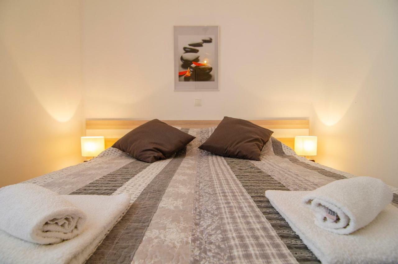 Apartments Sara 4 Бол Екстериор снимка