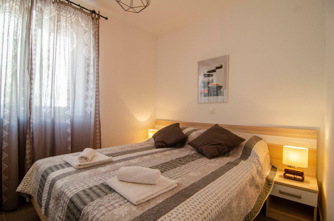 Apartments Sara 4 Бол Екстериор снимка