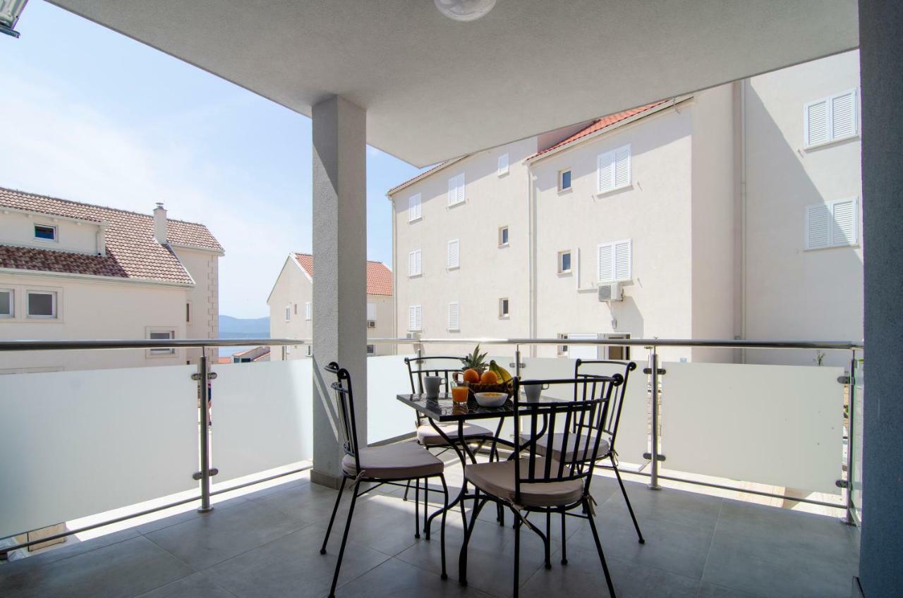 Apartments Sara 4 Бол Екстериор снимка