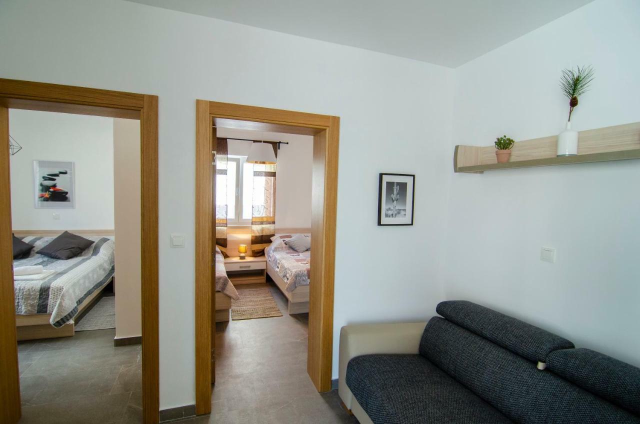Apartments Sara 4 Бол Екстериор снимка
