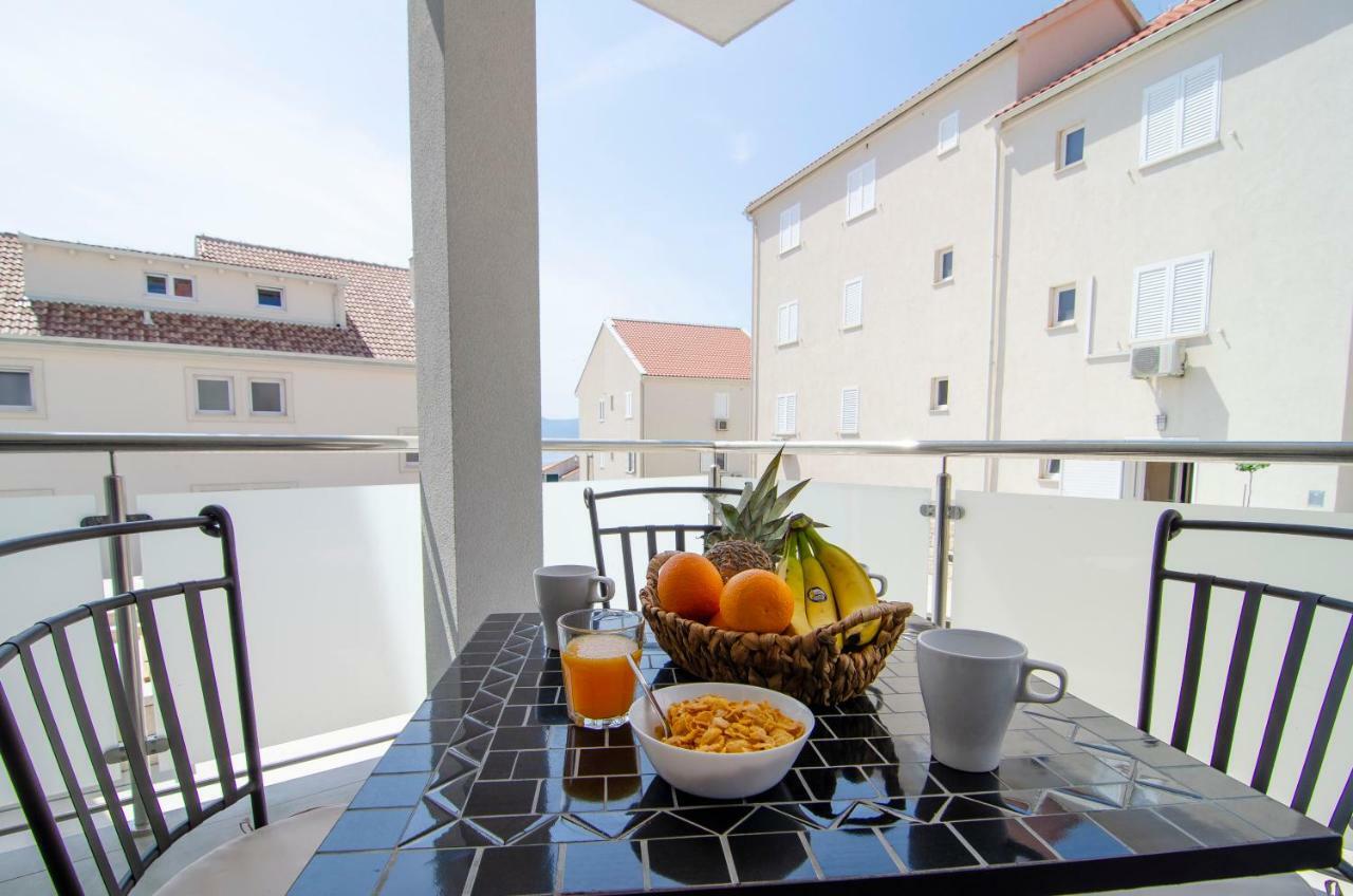 Apartments Sara 4 Бол Екстериор снимка