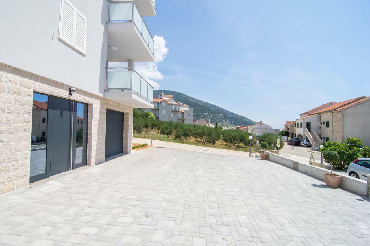 Apartments Sara 4 Бол Екстериор снимка