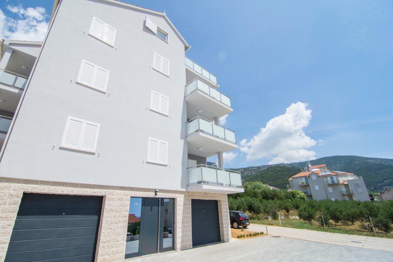 Apartments Sara 4 Бол Екстериор снимка