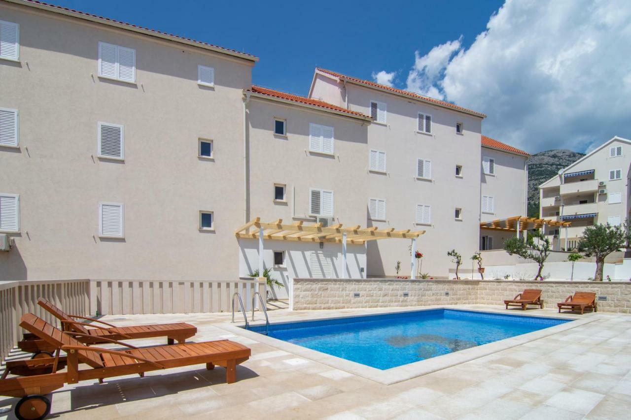 Apartments Sara 4 Бол Екстериор снимка