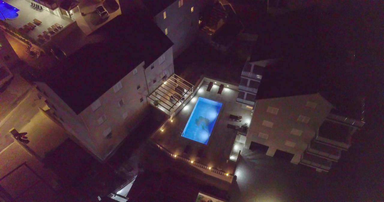 Apartments Sara 4 Бол Екстериор снимка