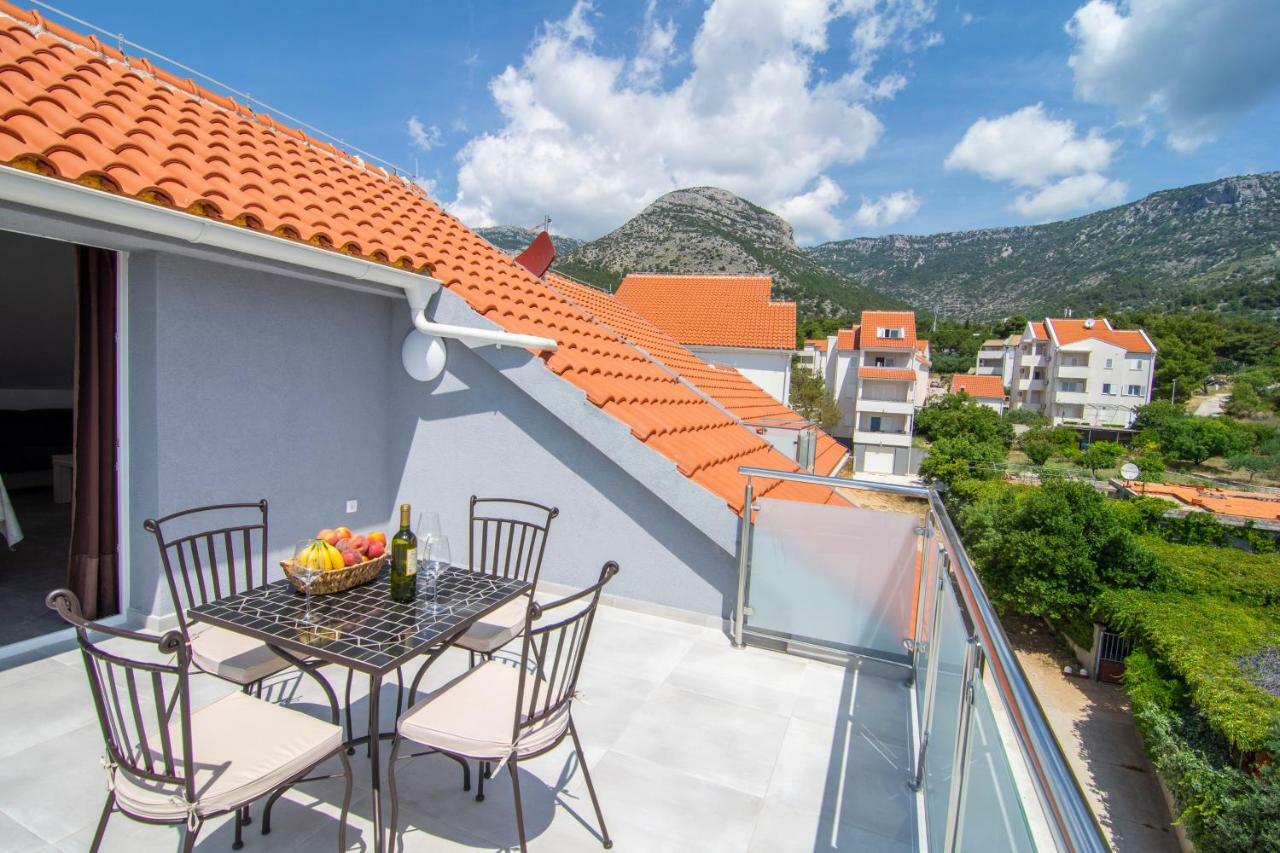 Apartments Sara 4 Бол Екстериор снимка