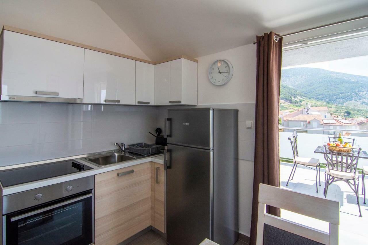 Apartments Sara 4 Бол Екстериор снимка