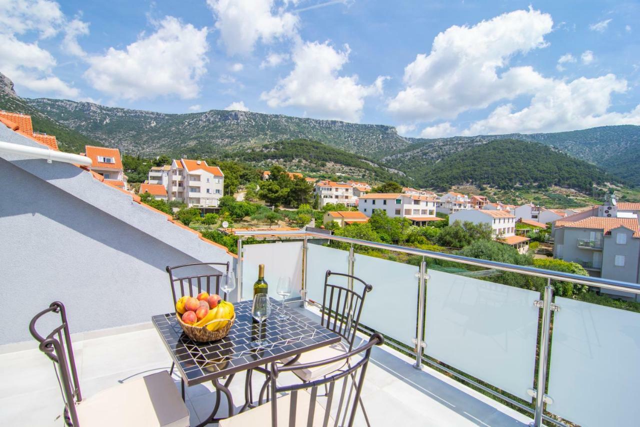 Apartments Sara 4 Бол Екстериор снимка