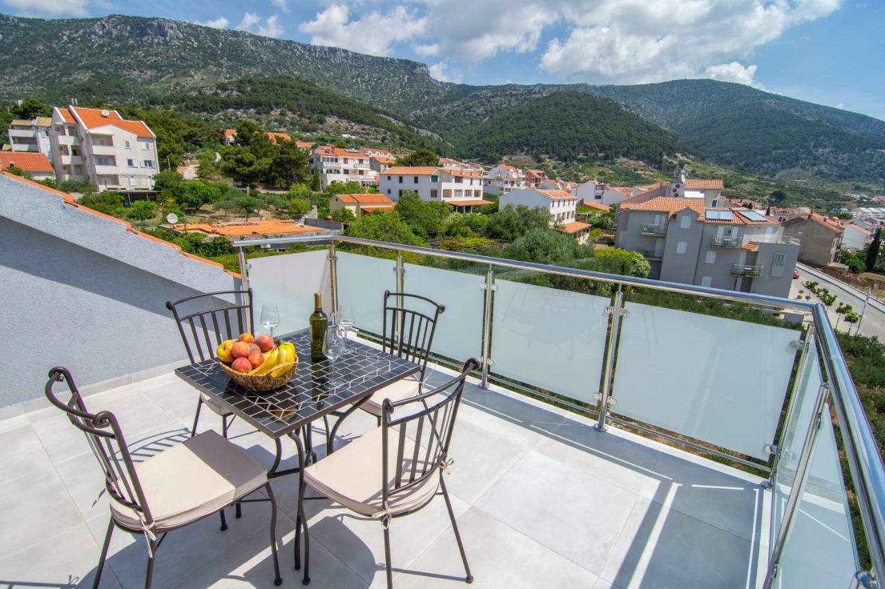 Apartments Sara 4 Бол Екстериор снимка