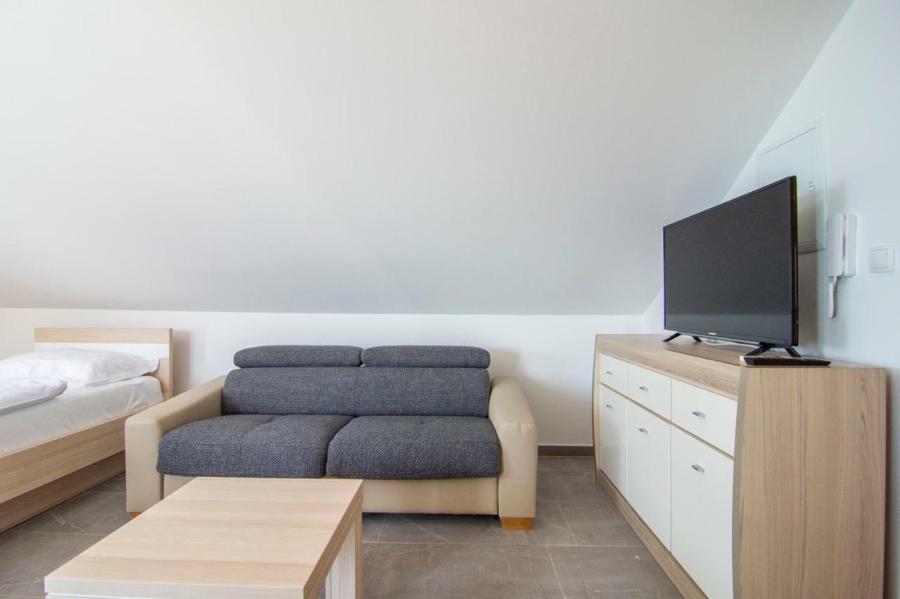Apartments Sara 4 Бол Екстериор снимка